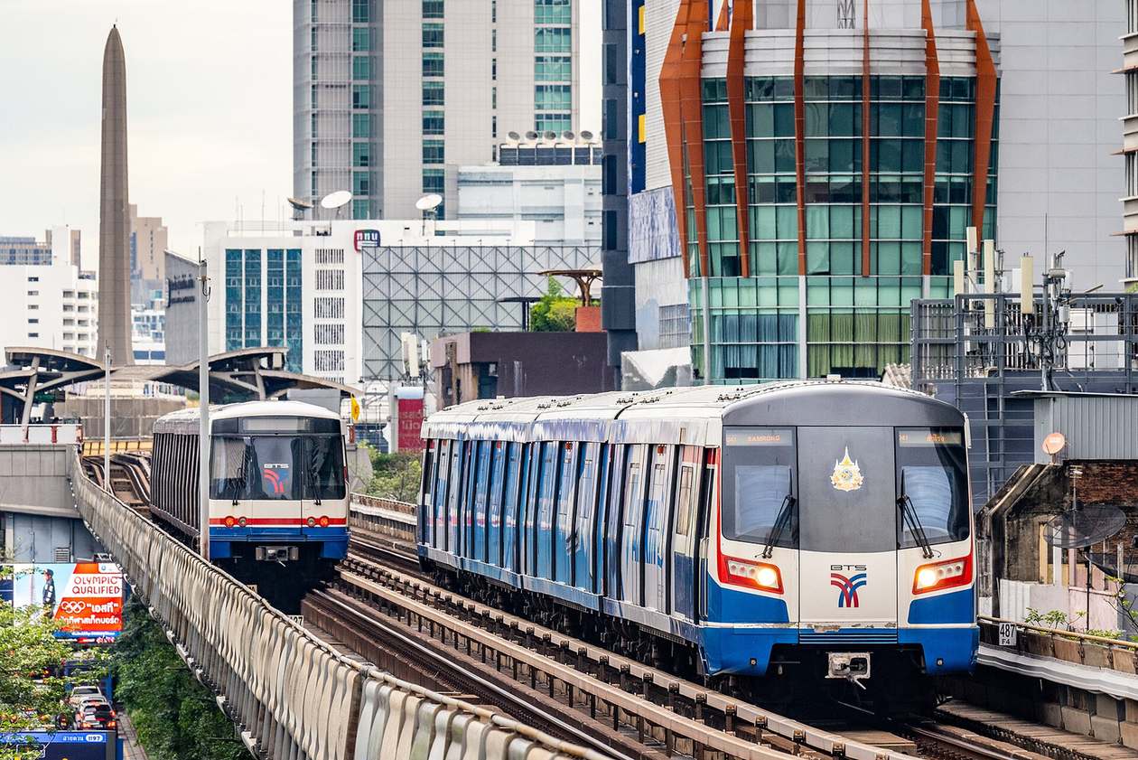 Trenes BTS Skytrain, transporte público elevado de Bangkok