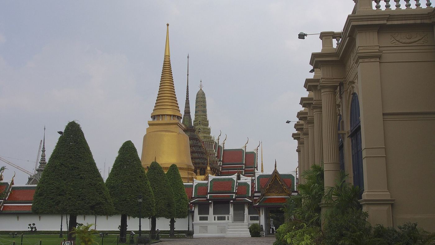 Arquitectura del Gran Palacio y Wat Phra Kaew en Bangkok