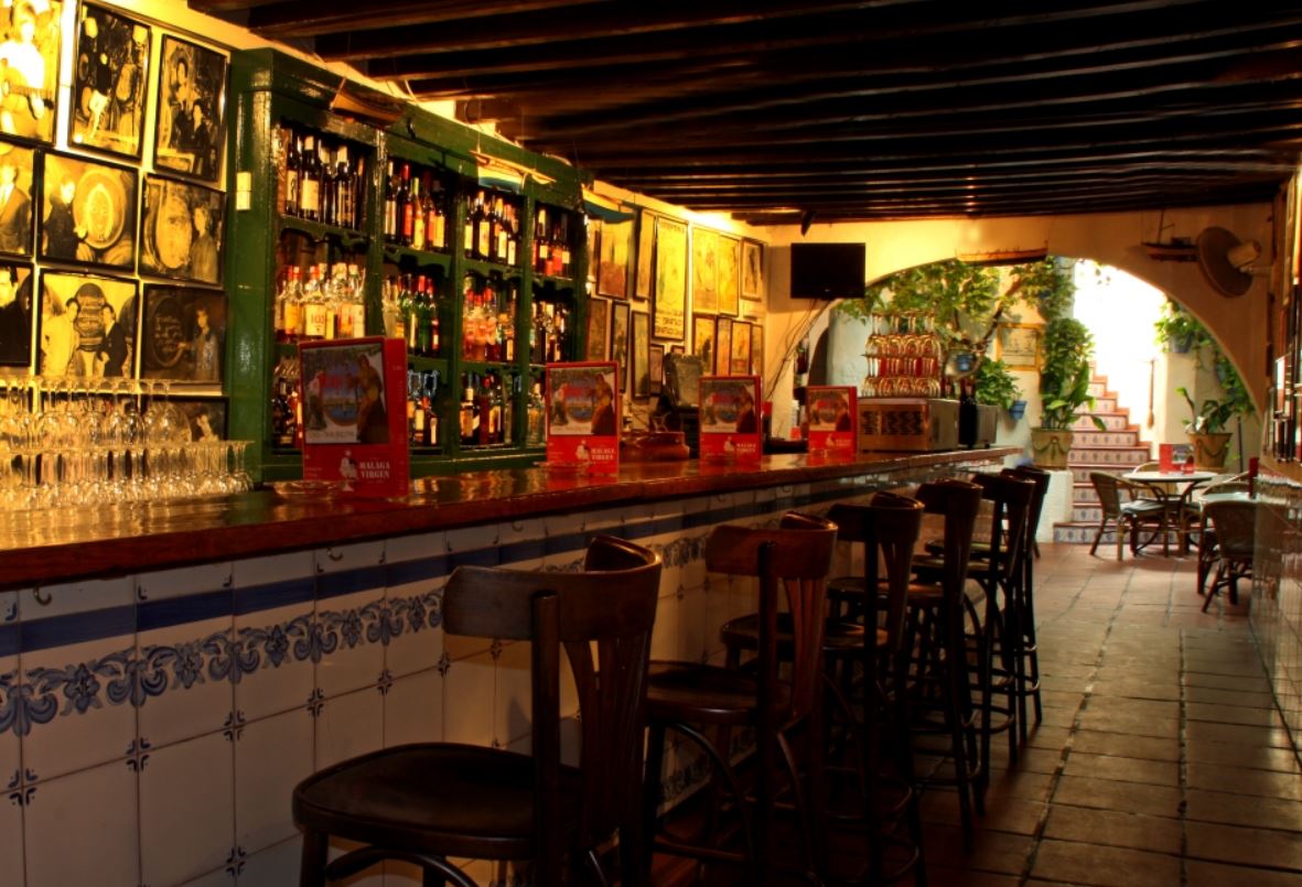 Bar Taberna El Pimpi Que hacer en Malaga b2b Viajes