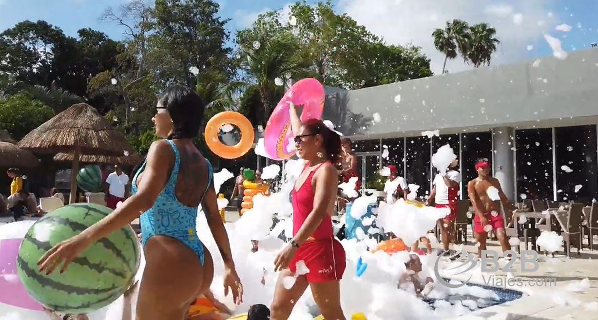 Fiesta de la espuma en Hotel Riu Lupita Riviera Maya Ofertas B2B viajes