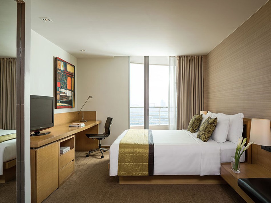 Habitación Premier con cama king size y vistas a Bangkok en el JC Kevin Sathorn Bangkok Hotel