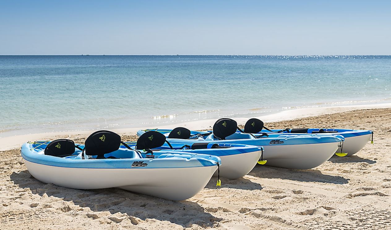 Canoas en Playa del hotel Ocean Turquesa Riviera Maya