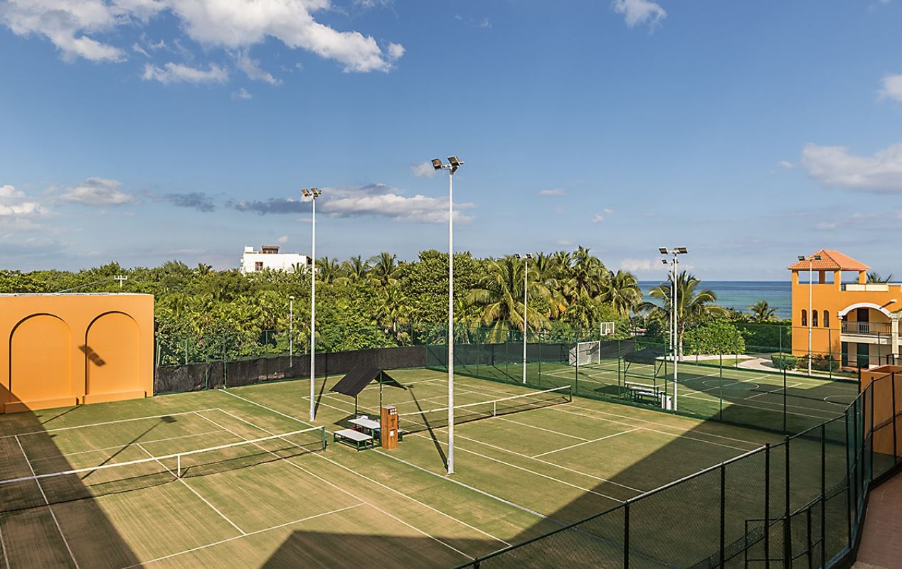 Pistas Tenis Futbol y Baloncesto en Hotel Ocean Turquesa Riviera Maya