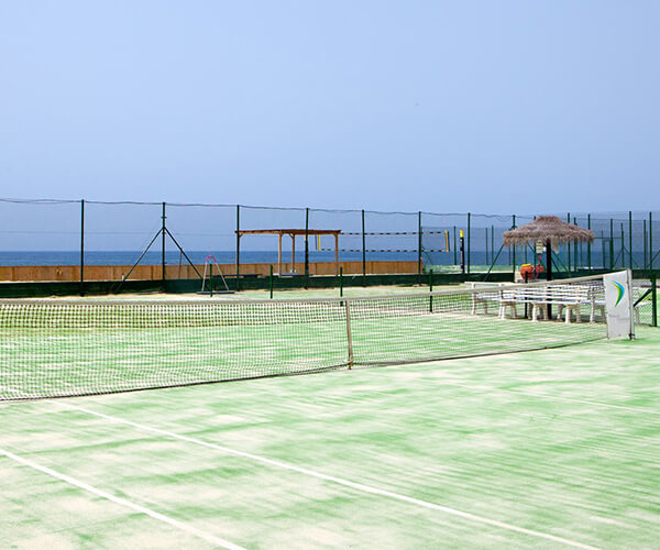 Hotel con pista de tenis