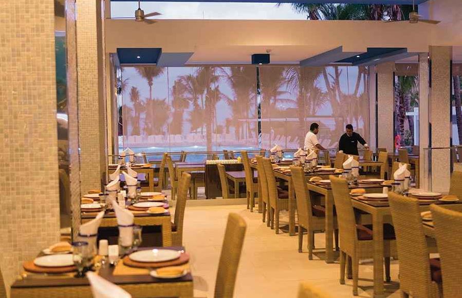Restaurantes Tematicos en Hotel Riu Playacar Riviera Maya