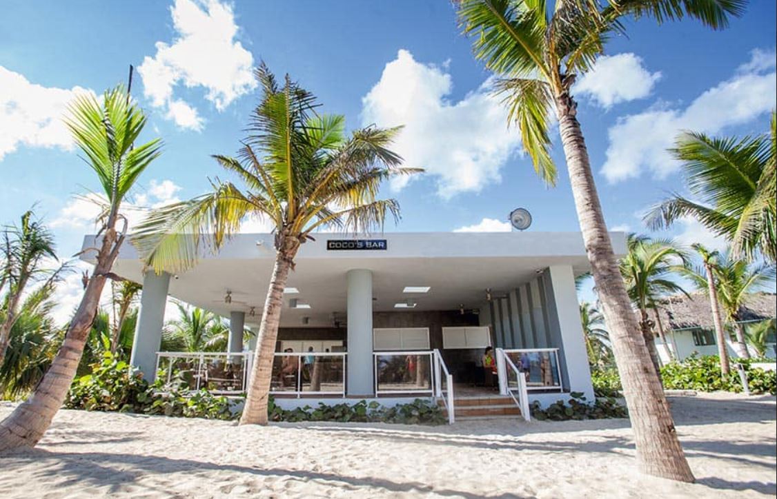 Bar Playa y Barbacoa en Hotel Riu Republica Punta Cana