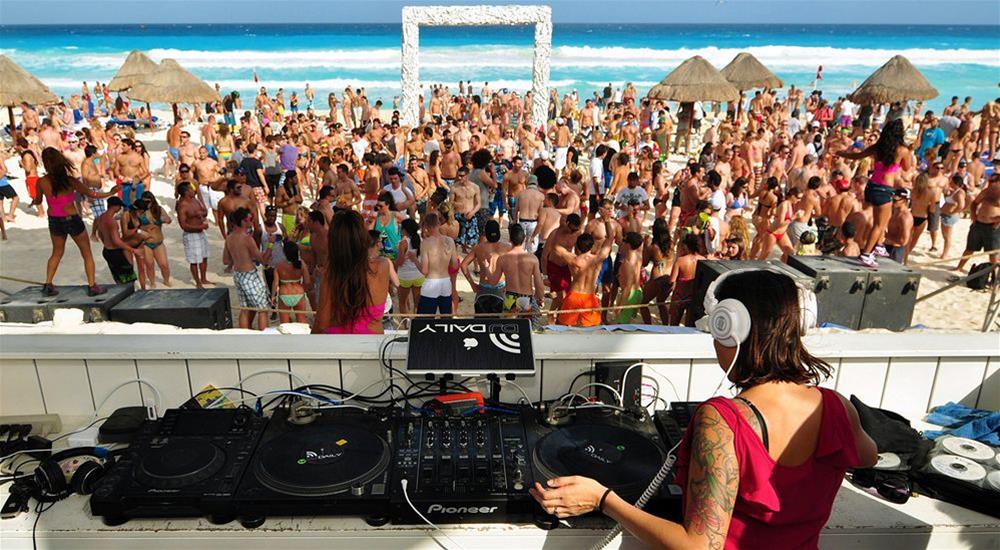 Fiestas y Animacion Gran Hotel Oasis Cancun Recomendado para Viajeros Solteros y Singles