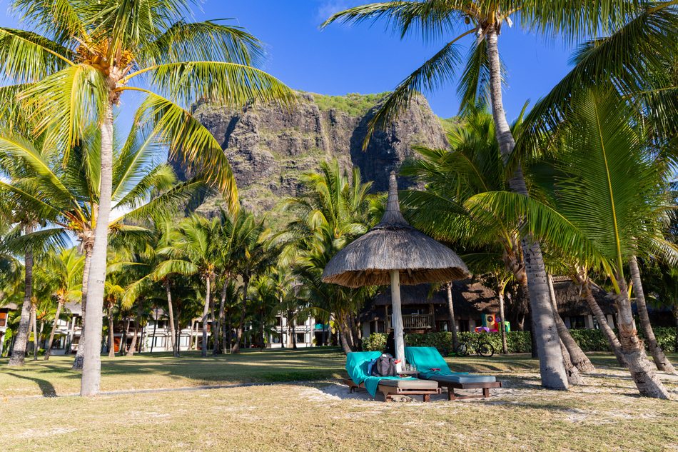 Playa tropical de Le Morne y montaña Le Morne Brabant en Isla Mauricio