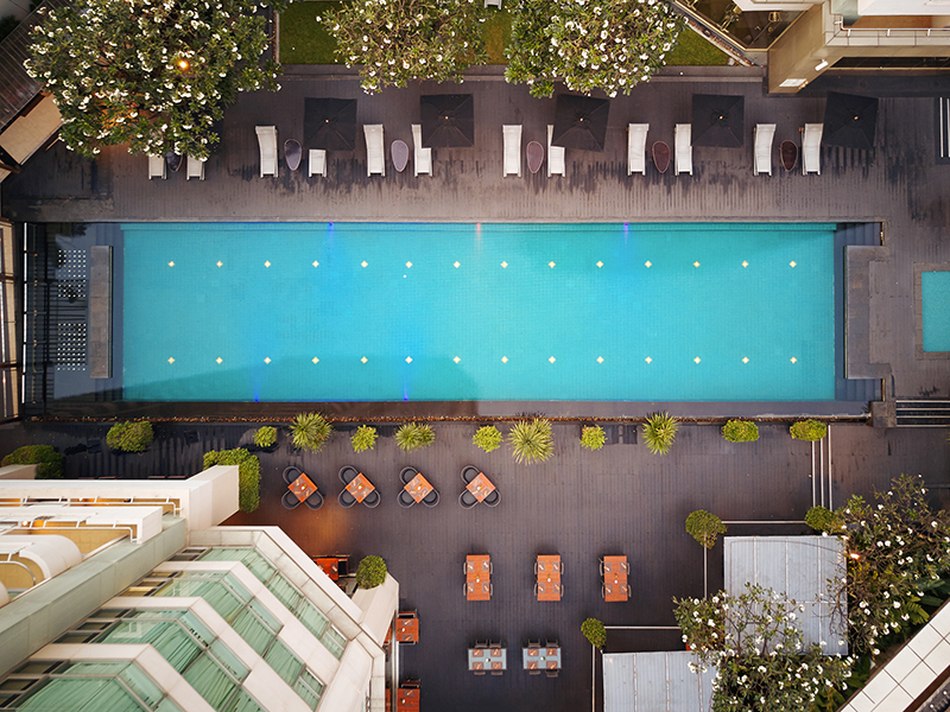 Piscina infinity exterior del JC Kevin Sathorn Bangkok Hotel