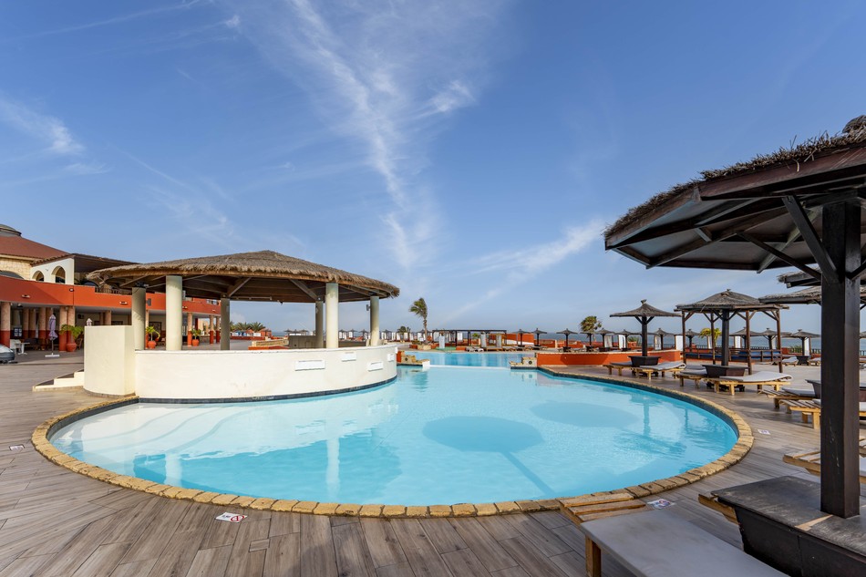 Piscina exterior de agua salada del Occidental Boa Vista Beach