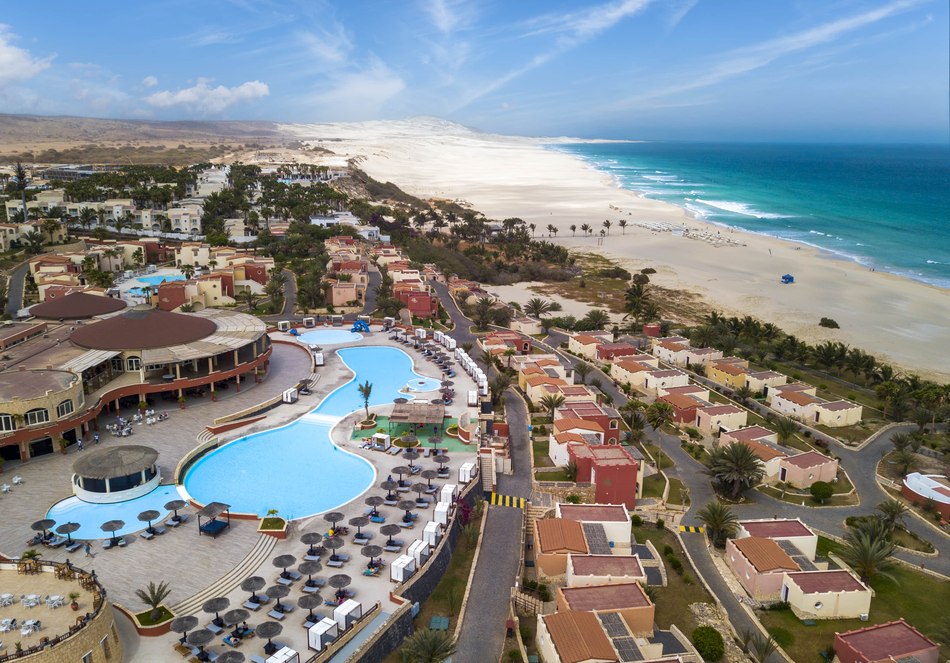 Vista aérea del Occidental Boa Vista Beach junto a Praia de Chaves