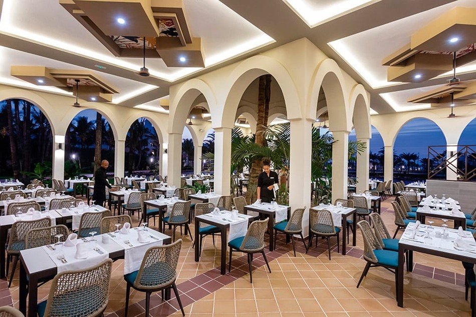 Restaurante principal Mogambo del Hotel Riu Karamboa
