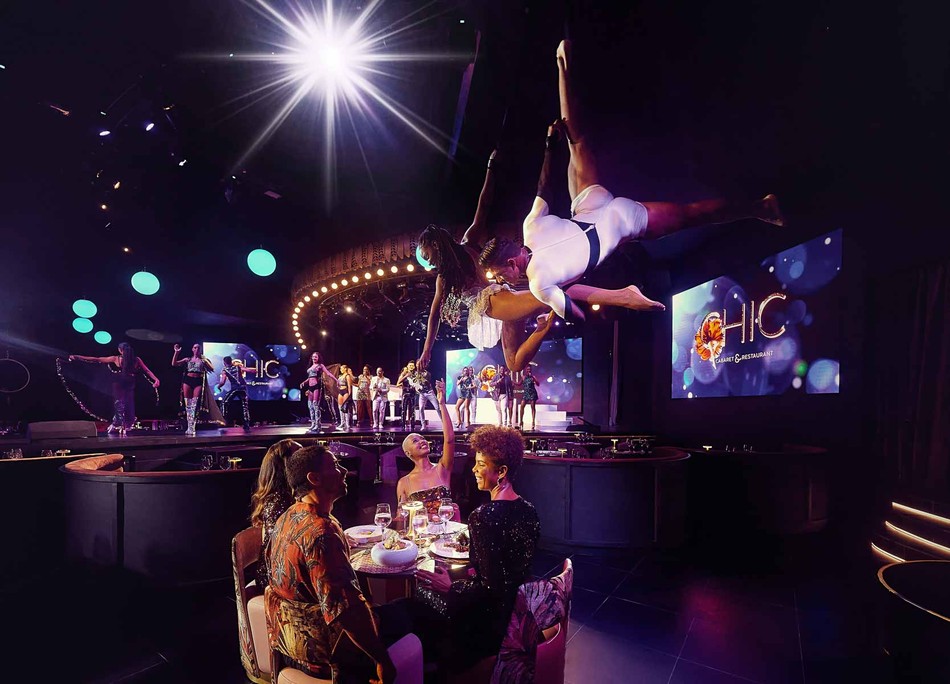 Espectáculo nocturno CHIC Cabaret & Restaurant en TRS Turquesa Hotel